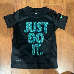 Nike short sleevee T-shirt